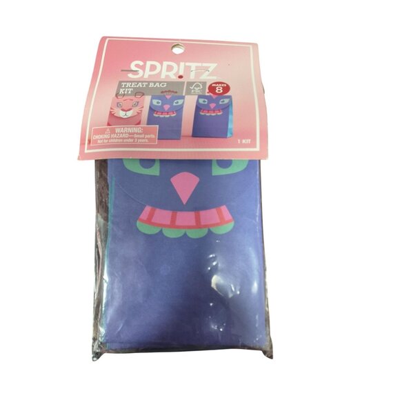 Spritz Treat Bag Kit With 8 Self-Adhesive Shapes - Picture 1 of 3